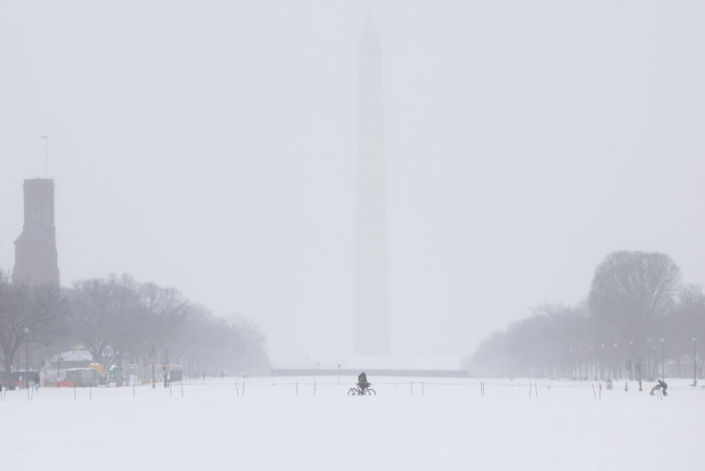 A view of a snow covered National Mall in Washington, DC, on January 25, 2026. A massive winter storm on January 24 dumped snow and freezing rain from New Mexico to North Carolina as it swept across the United States towards the northeast, threatening tens of millions of Americans with blackouts, transportation chaos and bone-chilling cold. After battering the country's southwest and central areas, the storm system began to hit the heavily populated mid-Atlantic and northeastern states as a frigid air mass settled in across the nation. (Photo by Amid FARAHI/AFP via Getty Images)