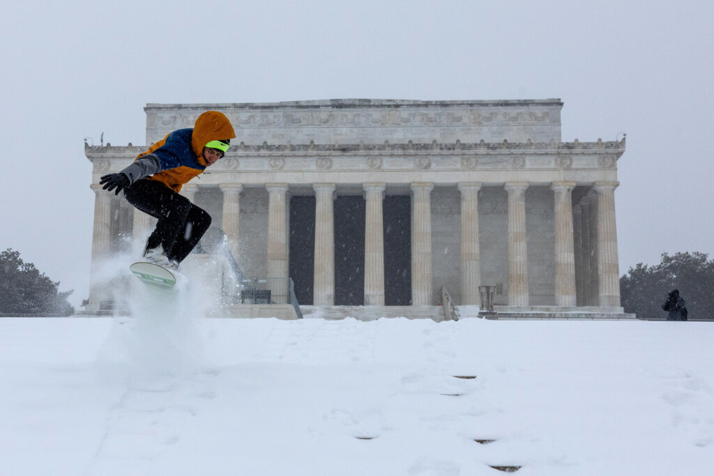 WASHINGTON, DC - JANUARY 25: Jonnie Plass snowboards on the stairs near the Lincoln Memorial on January 25, 2026 in Washington, DC. A massive winter storm is bringing frigid temperatures, ice, and snow to nearly 200 million Americans from Texas to New England. (Photo by Alex Kent/Getty Images)