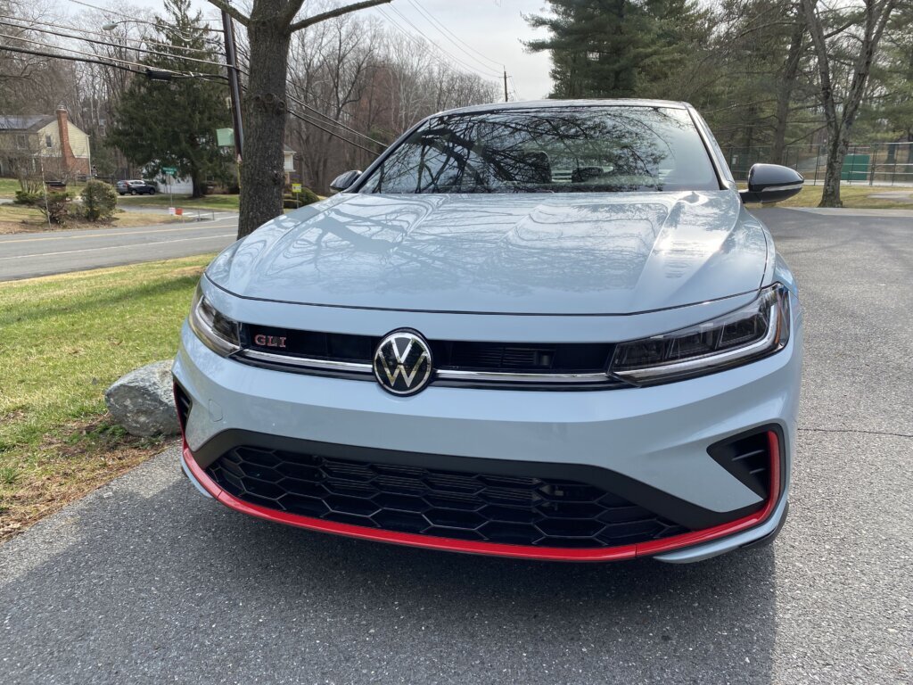My right brain says the GLI Autobahn is nothing short of a pure delight, thanks to a powerful turbo 4-cyliner engine and a comfortable yet precise 6-speed manual transmission.