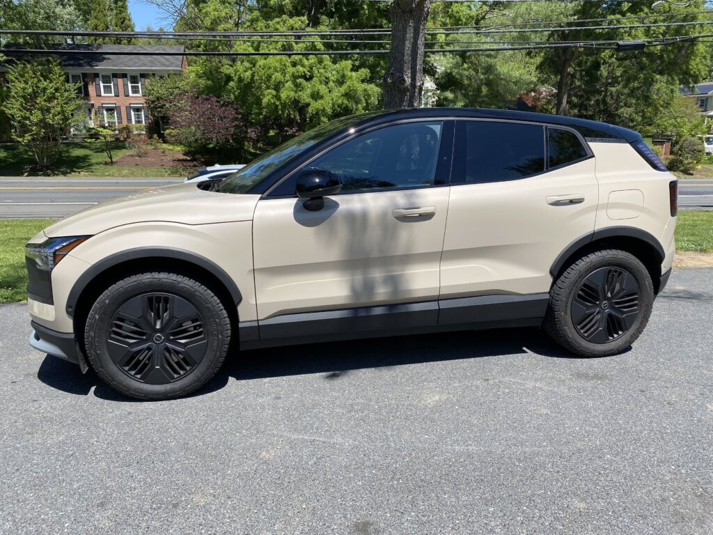 According to Volvo, the Cross Country cars “perform in a wide variety of road conditions — from muddy tracks and ankle‑deep snow to highway driving.”