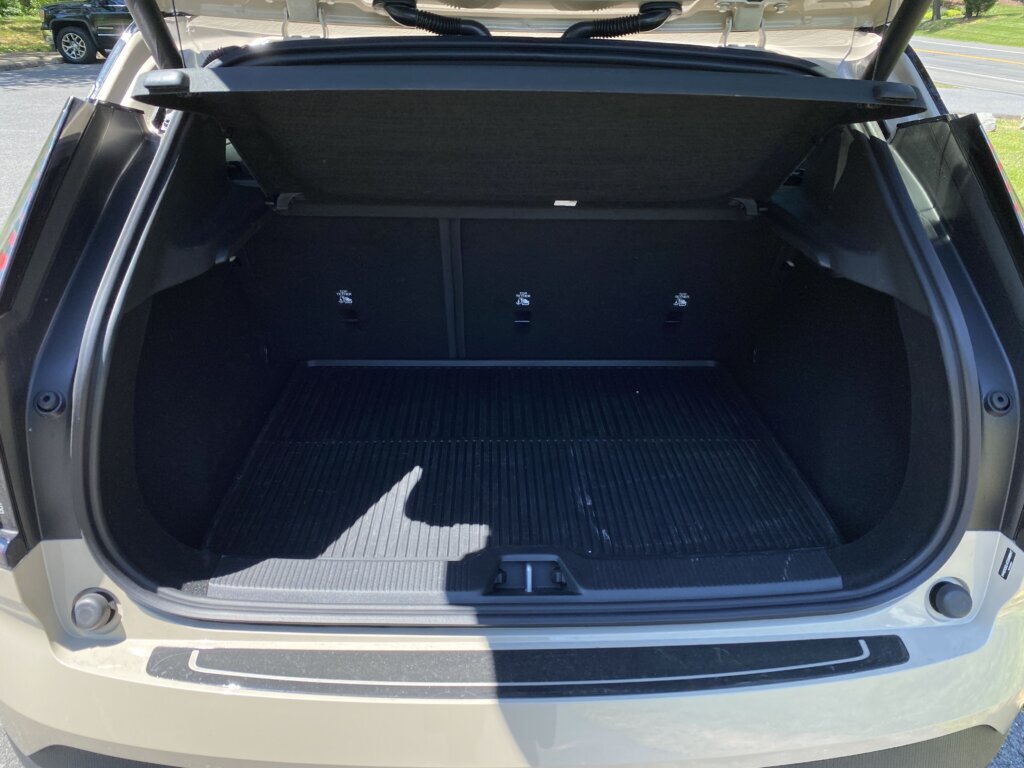 The space of the EX30 Cross Country has its inherent limits, including the trunk.